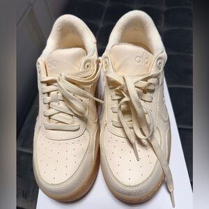 Alo recovery mode sneaker